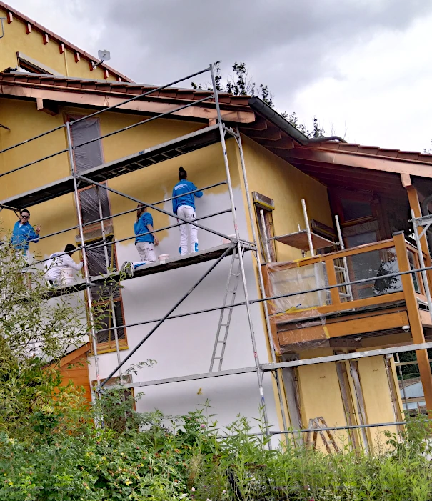 Neuer Außenanstrich für ein Einfamilienhaus